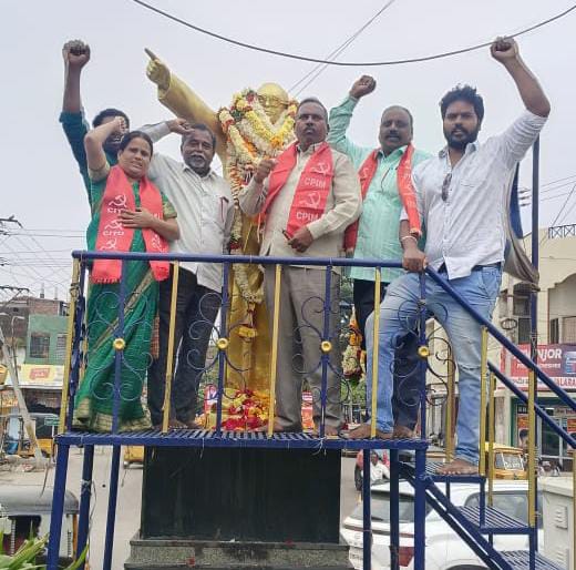 సిపిఎం పార్టీ ఆధ్వర్యంలో బిఆర్ అంబేద్కర్ వర్ధంతినీ నిర్వహించారు