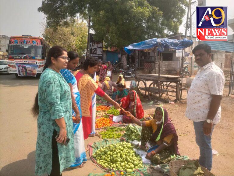 మామిడిపల్లిలో ఓ ఆర్ ఎస్ ప్యాకెట్ల పంపిణీ