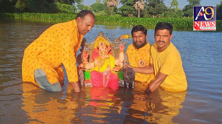 గంగమ్మ ఒడిలోకి చేరుకున్న గౌరీ తనయుడు